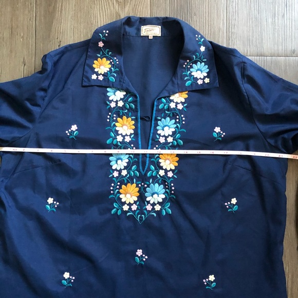 LAST CHANCE Vintage Tramo of Switzerland Embroidered Top - Picture 7 of 10